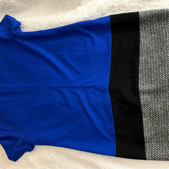 ⭐️ 3/$20 Vince Camuto Blue and Black Colorblock Dress - Picture 4 of 4